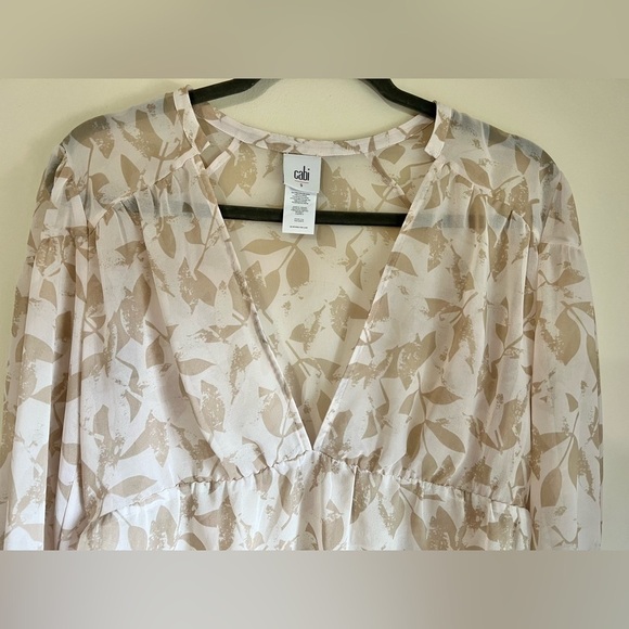 CABI Couplet Sheer Blouse Cream Leaf Pattern Size Small - Picture 5 of 6